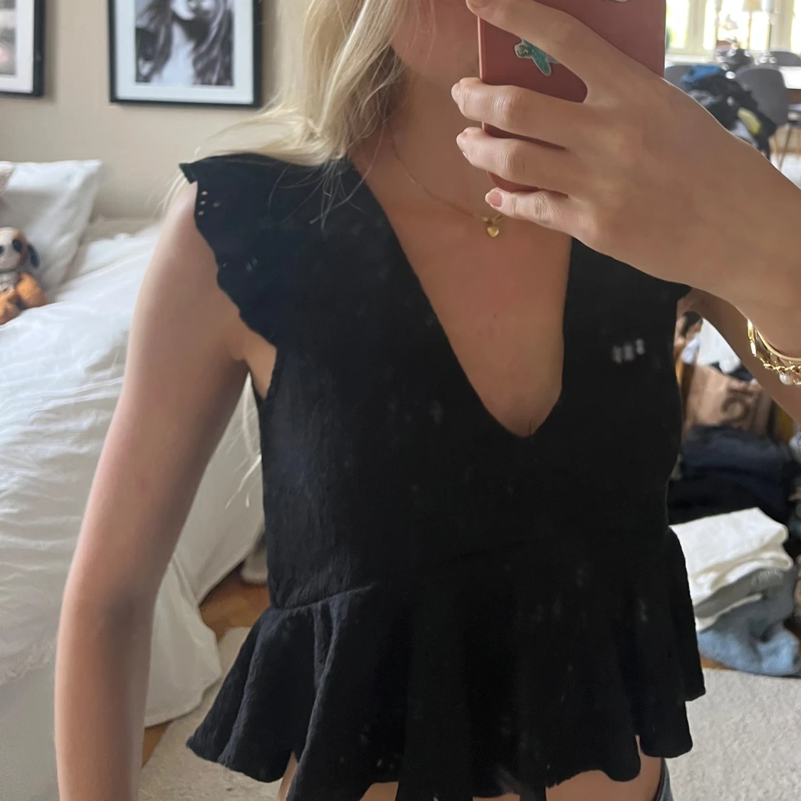 Svart volangblus med v-ringning - 2