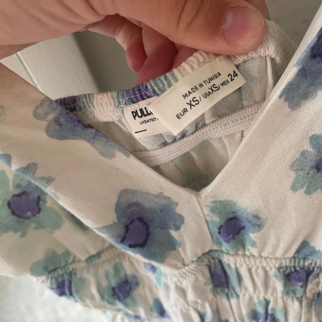 Vit blommig sommarklänning Pull&Bear - 1