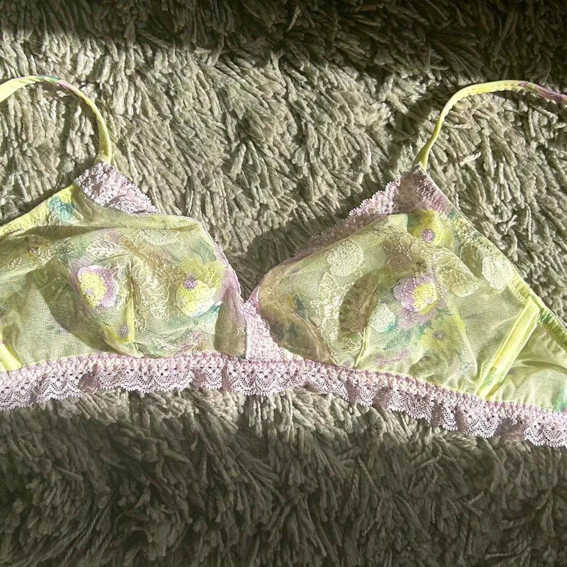 Oanvänd blommig spets bralette från Intimissimi