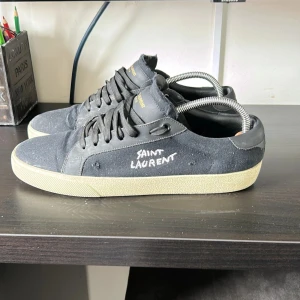 Saint Laurent  - Säljer nu dessa feta skor! Hör av vid funderingar och kan gå ned i pris!