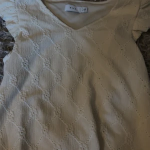 Vit T-shirt från vila i storlek xs  - Bra skick