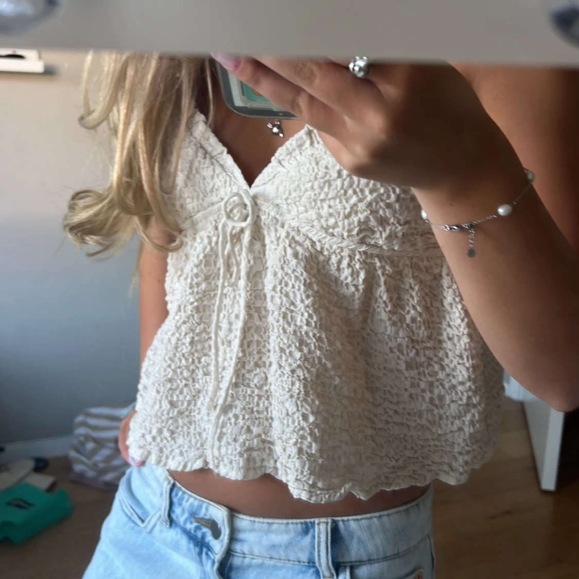 Beige smockad linnetopp med knyt - 2