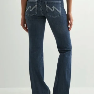 Mörkblå jeans - Använda några gånger säljer då dom inte kommer till användning💕levererar direkt