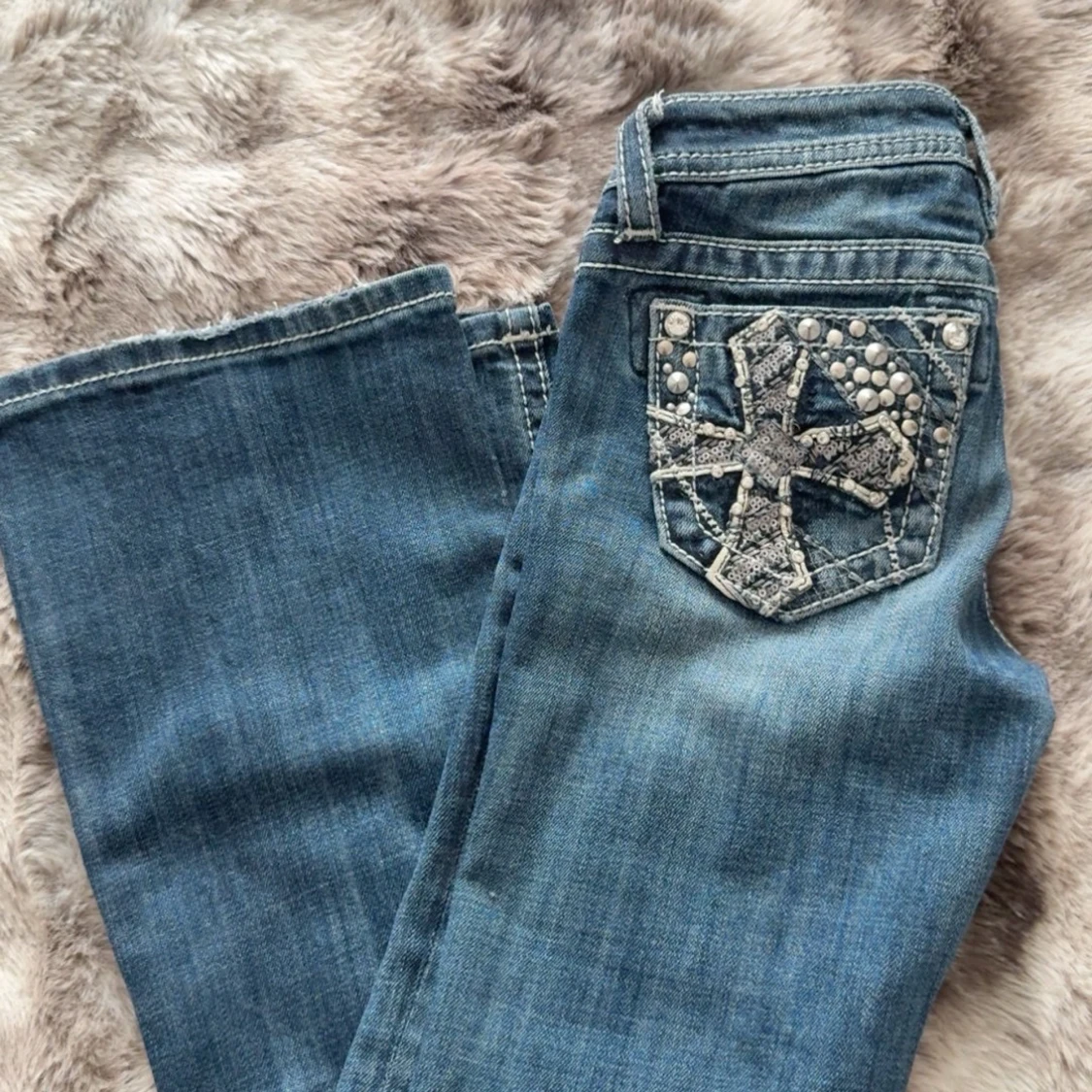 Miss Me jeans med broderade bakfickor - 3
