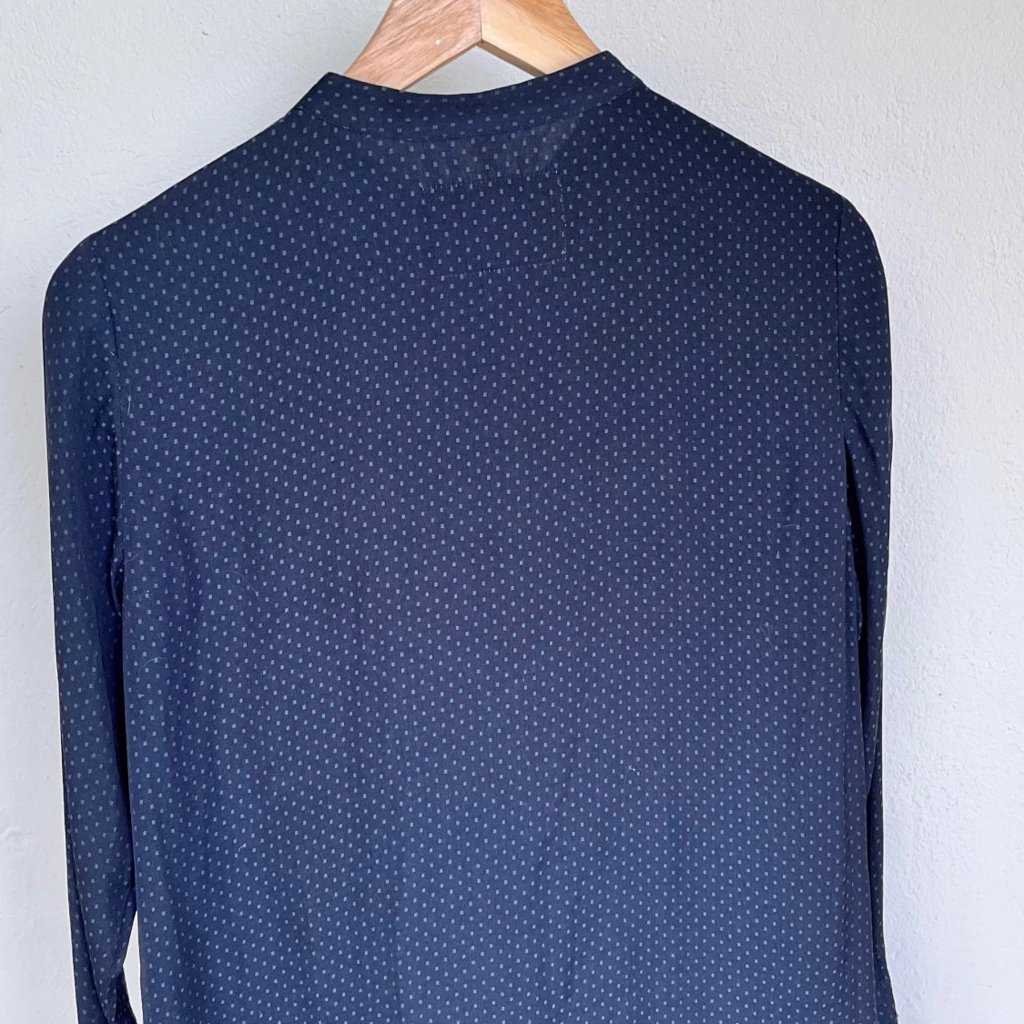 Mörkblå prickig skjorta Bondelid - 1