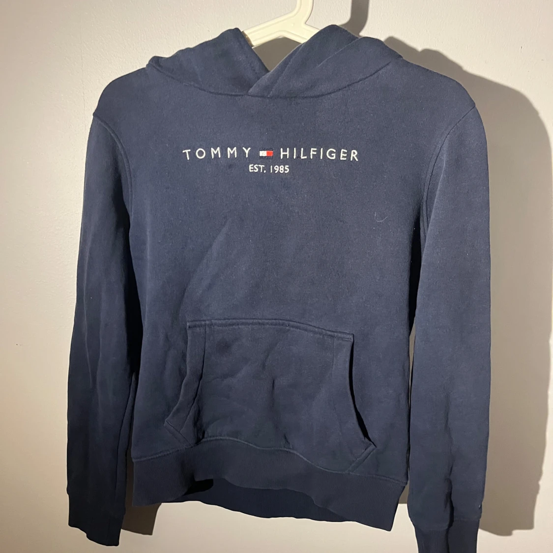 Marinblå hoodie Tommy Hilfiger