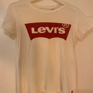 Levi’s tröja - Jättefin Levi’s tröja som inte längre kommer till användning 