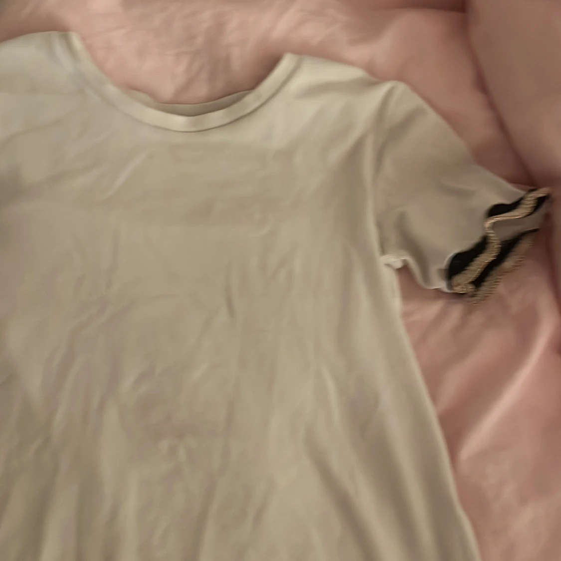 Vit t-shirt med detaljer från Zara - 4