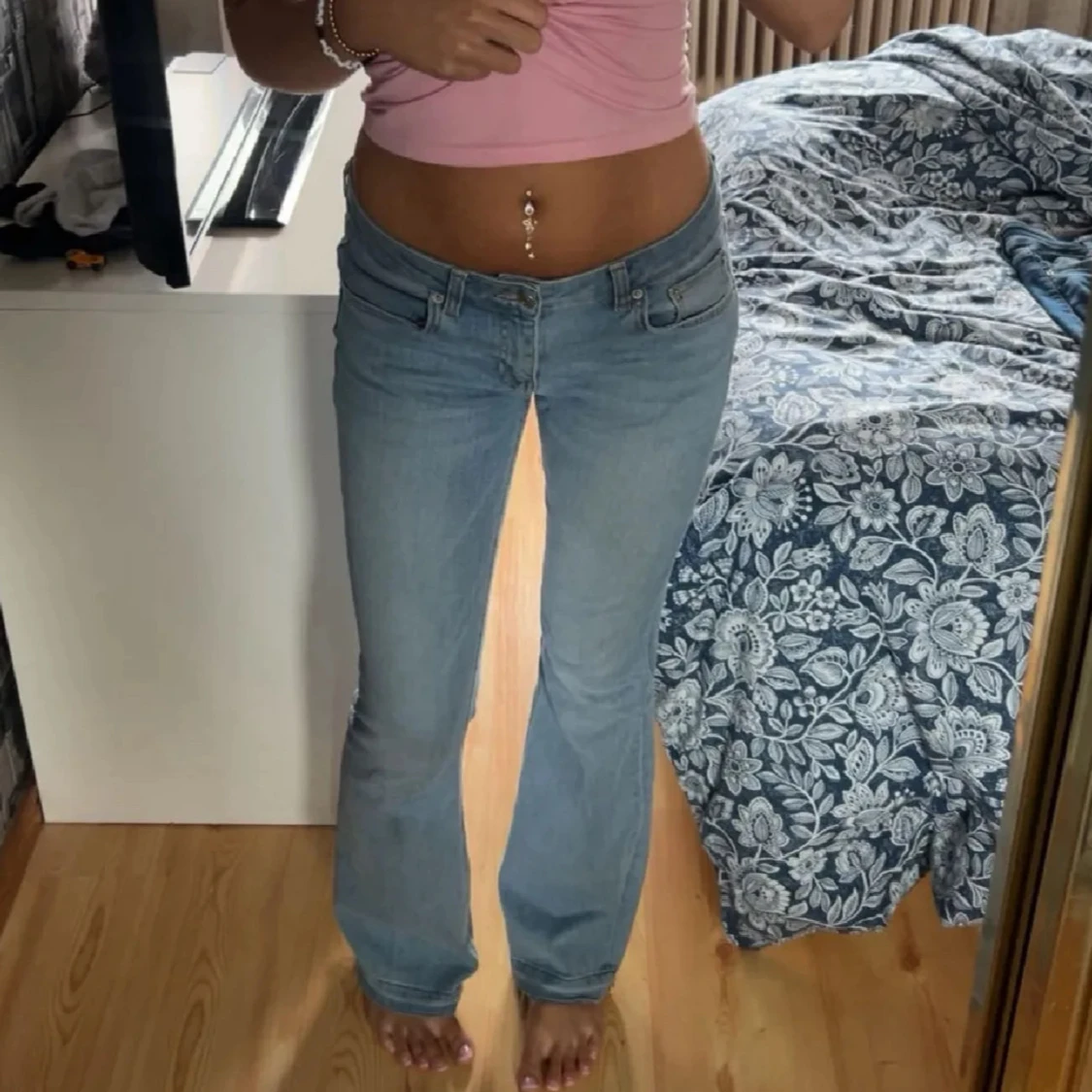 Ljusblå bootcut jeans