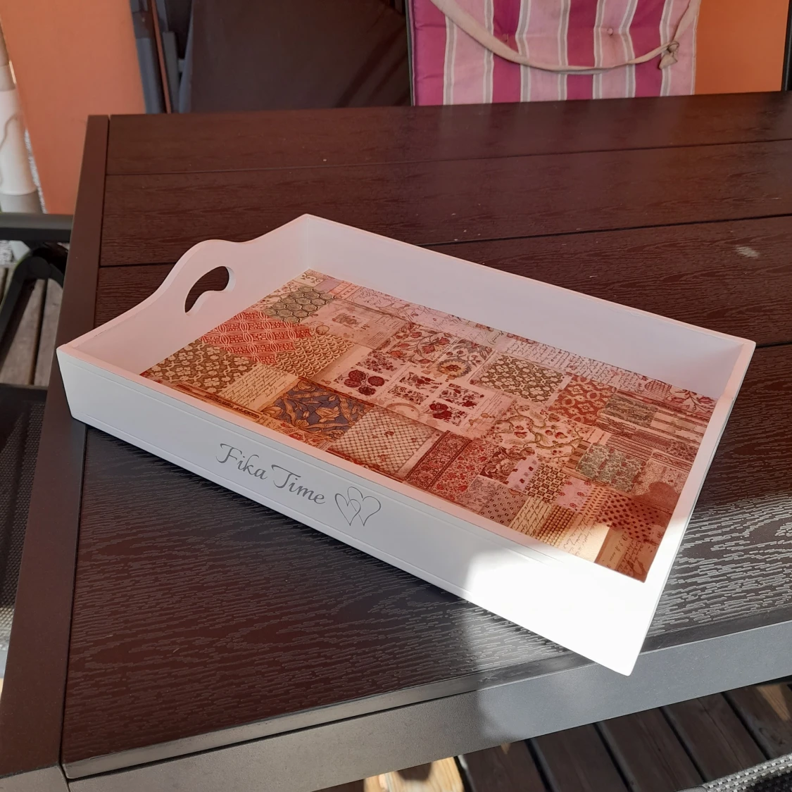 Handgjord serveringsbricka 