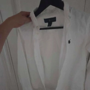 Ralph Lauren skjorta - Knappt använd skjorta från Ralph Lauren, stl xxs-xs