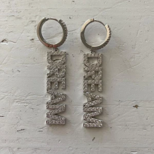 Örhängen - Örhängen från taira, helt oanvända💕rostfritt stål