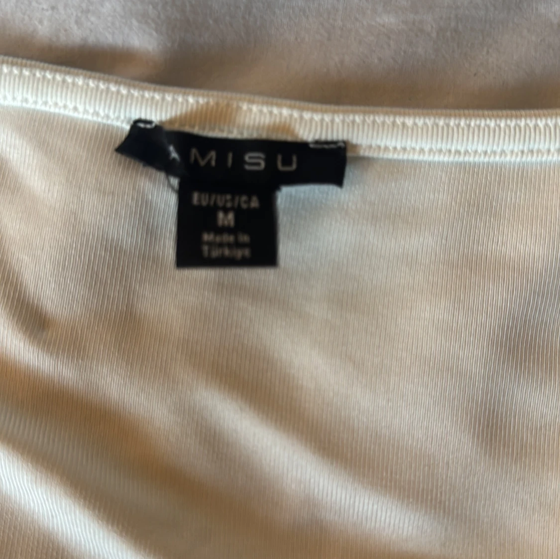 Vit topp med fyrkantig ringning Amisu - 2