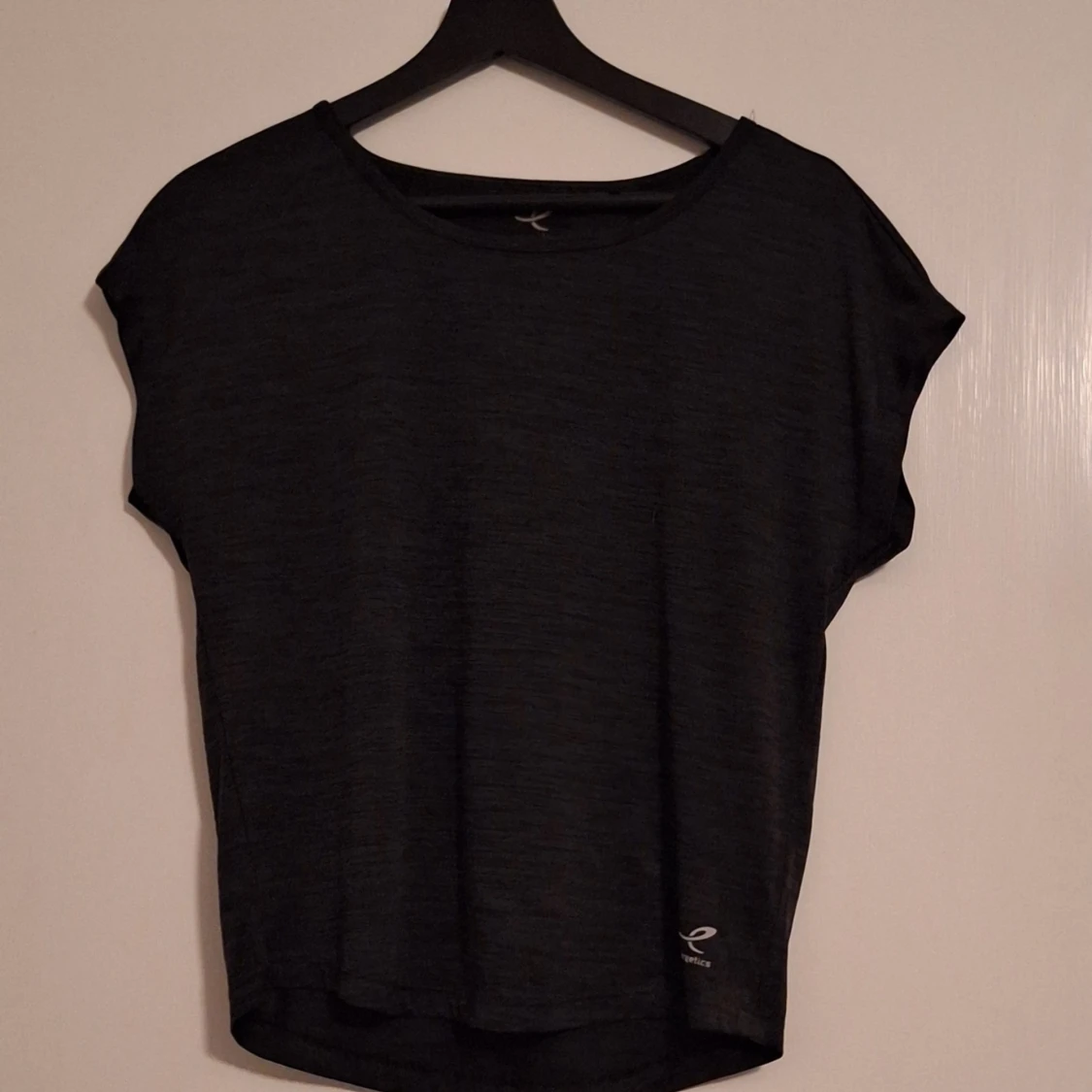 Svart kortärmad t-shirt från Energetics