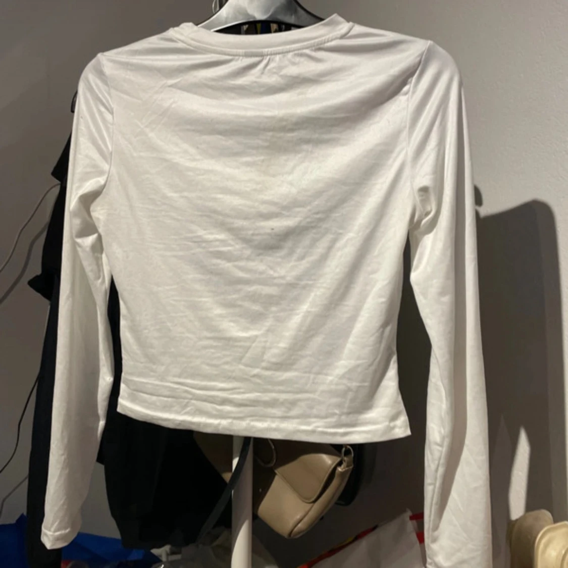 Vit långärmad topp med tryck från SHEIN - 1