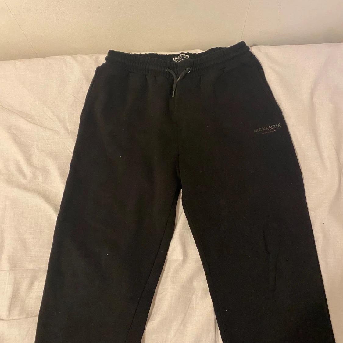 Svarta mjukisbyxor från McKenzie XL