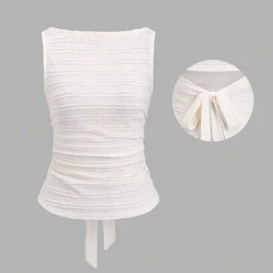 Vit ärmlös linnetopp med knyt - Säljer denna jätte fina toppen, samma som jag har på profilbilden fast en helt ny, finns fortfarande i sin påse. Säljer då jag råka beställa 2 likadana. Nypris 119.🫶🏼💗