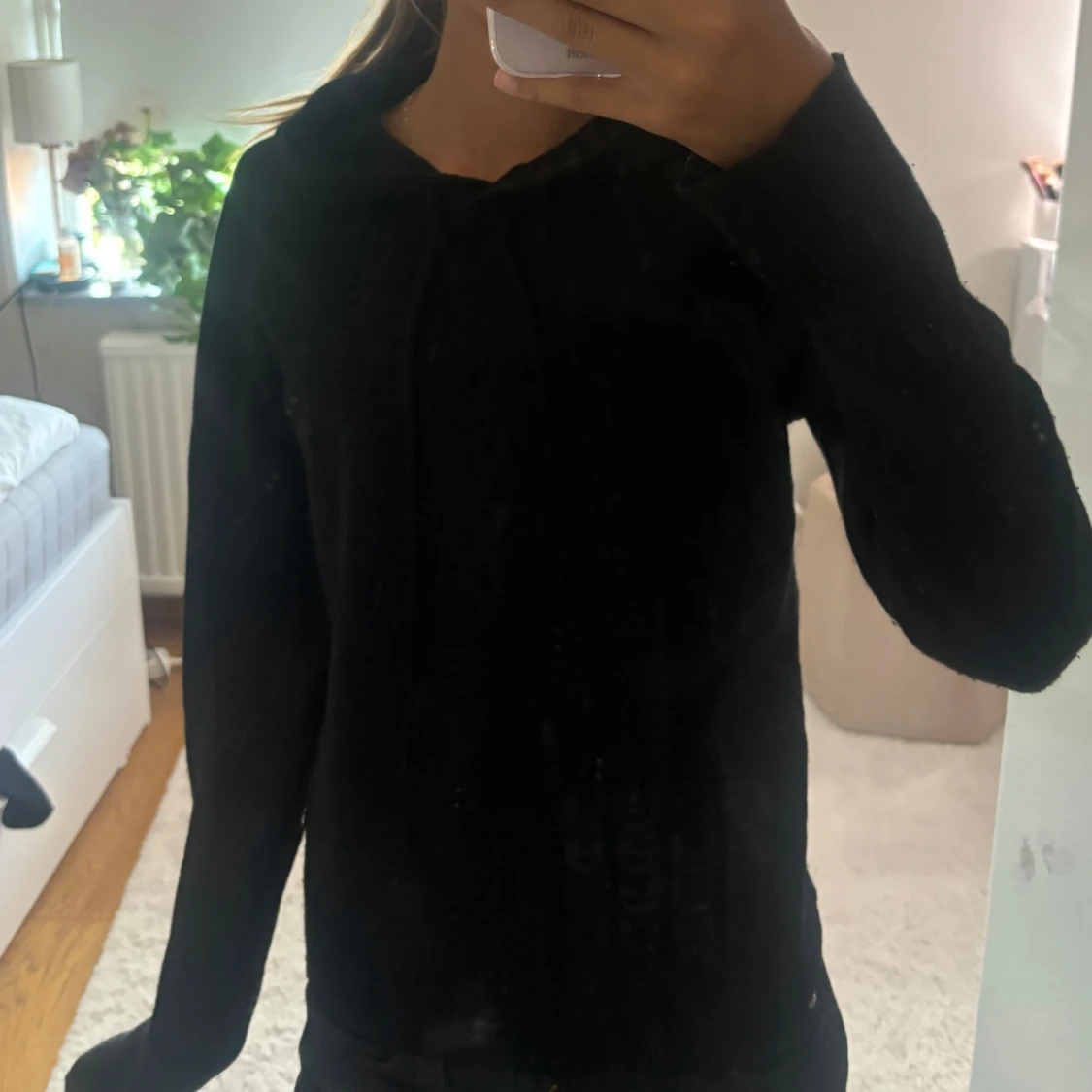 Svart stickad cashmere hoodie från Rosemunde! - 1