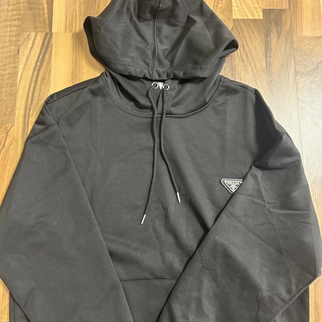 Svart hoodie från Prada med logga