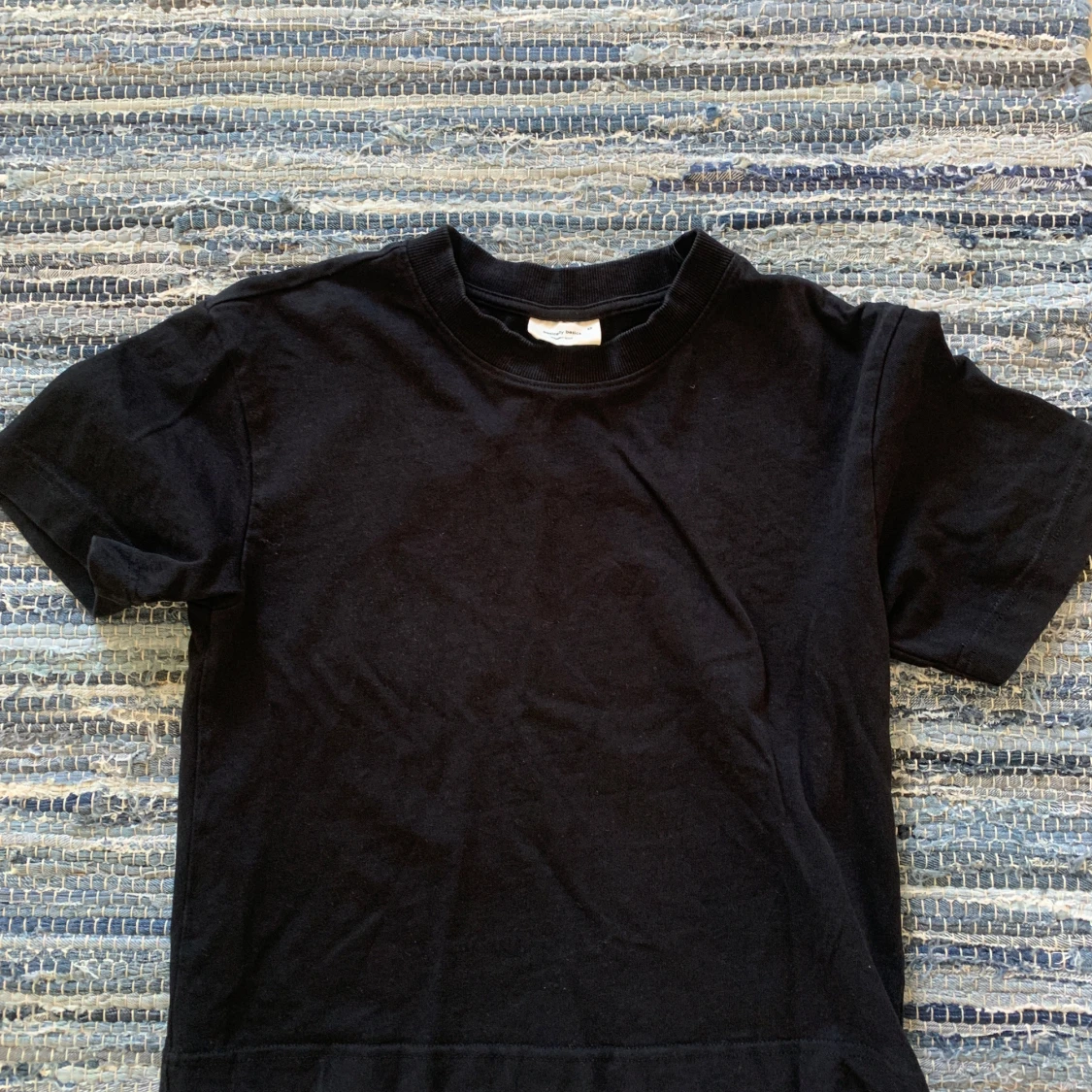 Svart basic t-shirt från Sintricot