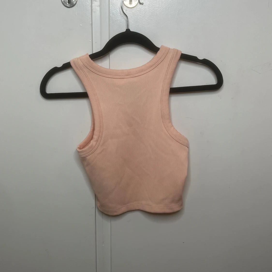 Ljusrosa ribbad croppad linnetopp H&M - 1