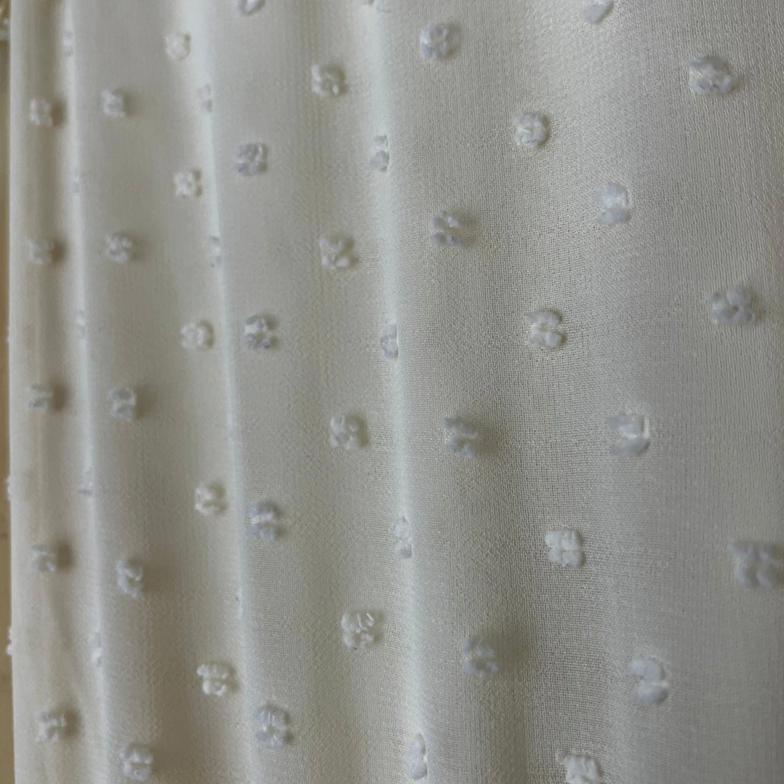 Ljusgul prickig volangklänning KappAhl - 2