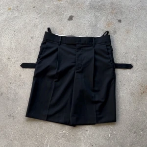 Helmut Lang - Bondage shorts - Peter Do SS24, Peter Dos tid hos Helmut Lang var kortlevt men mycket uppskattad…. Av mig iaf, därav ganska sällsynta 😁