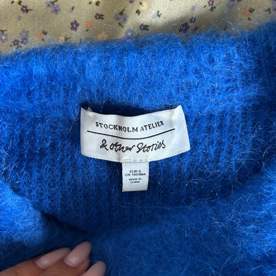 Blå och svart stickad tröja & Other Stories - 1