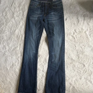 Crocker low waist jeans - Superfina lågmidjade bootcut jeans från Crocker som tyvärr är för små för mig , i superfint skick ☺️ storlek 27/32