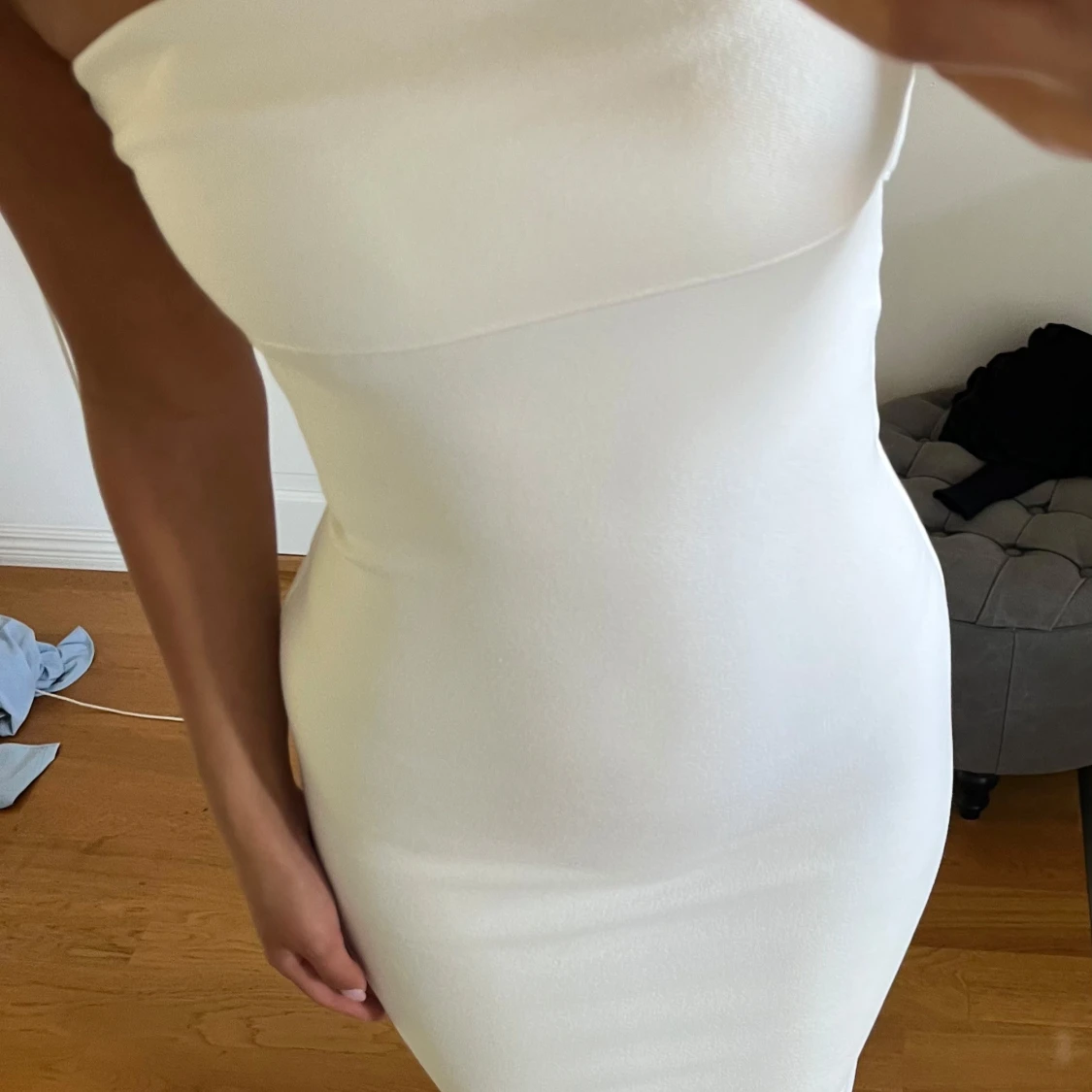 Vit axelbandslös långklänning - 1