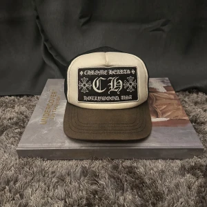 Chrome Hearts Keps - Chrome Hearts Keps (Intressekoll kom med bud) Allt og ingår