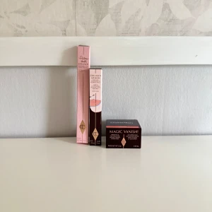 Charlotte Tilbury sminkpaket - Helt nytt Charlotte Tilbury sminkpaket! Köptes på Sellpy i ”Nytt” skick, har aldrig kommit till användning! Förpackningen till blushen var trasig när jag fick hem den, har tejpat ihop den! Nypris 1175kr! FÖRST TILL KVARN!