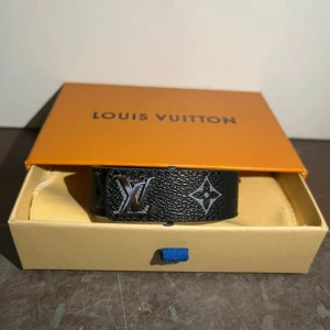 Lv slim bracelet - Mycket bra skick och kommer med låda