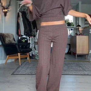 Bruna byxor - Byxor från Nelly. Aldrig använda! 