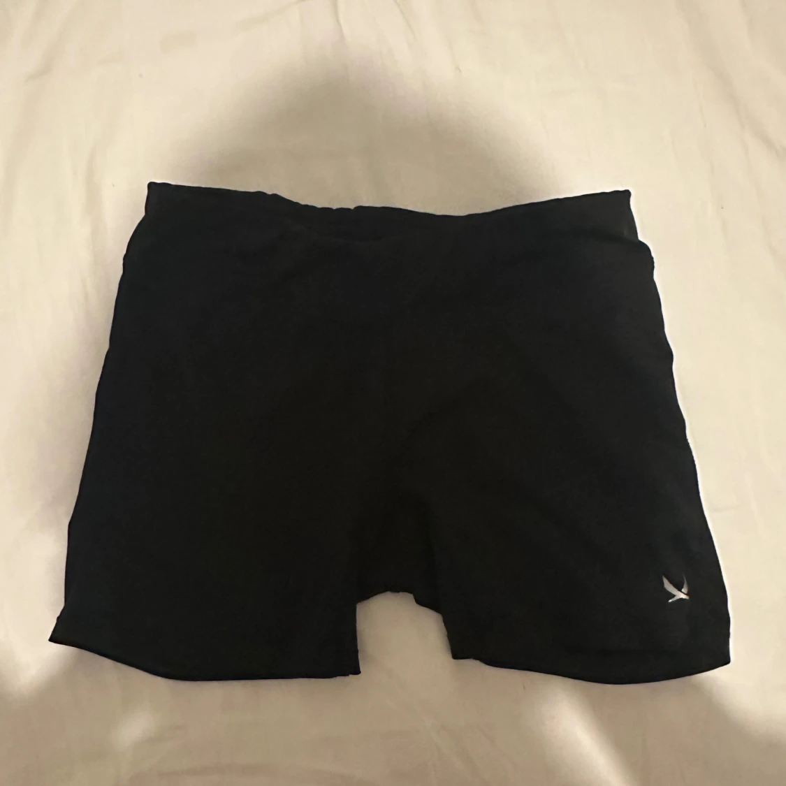 Svarta tighta träningsshorts - 1