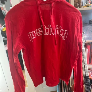 Röd Tunn Hoodie - Röd hoodie från FB Sister. Storlek XS 🌹