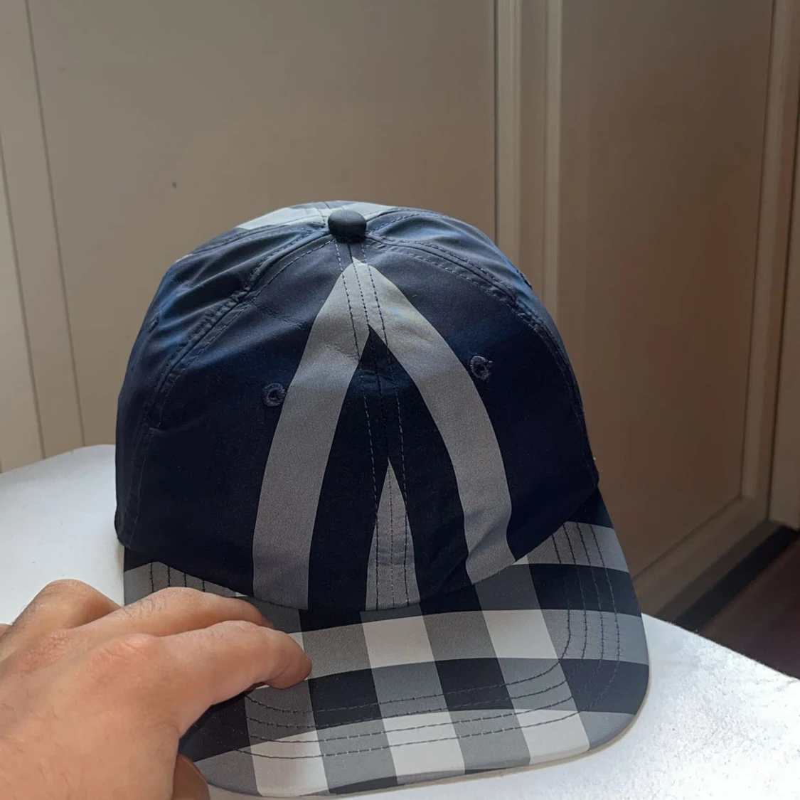 Rutig keps från Burberry i blått