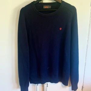 Morris Tröja - Fräsch mörkblå Morris tröja | Skick: 9/10 | Storlek: M | Nypris: 1899kr | Skriv vid fler frågor och funderingar!