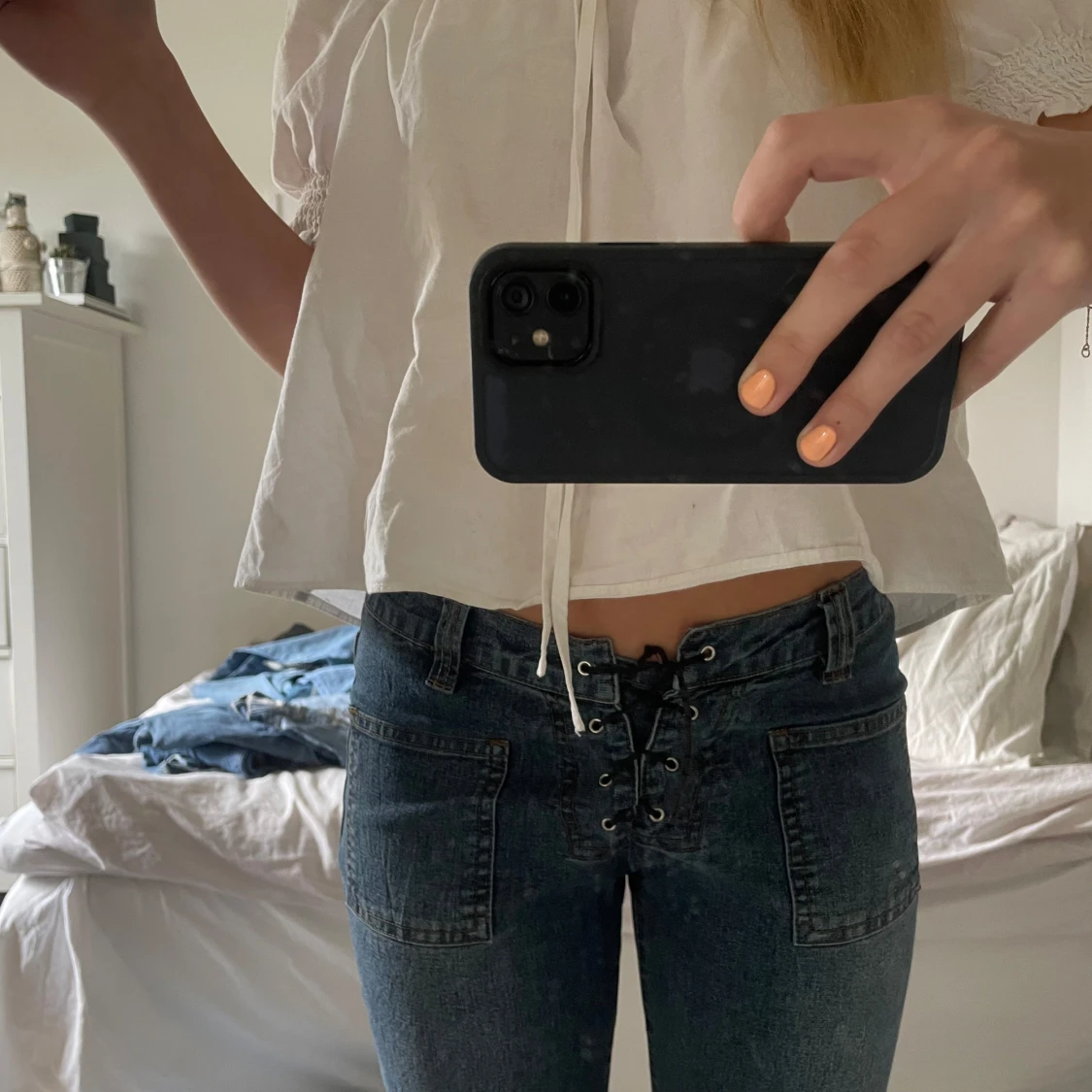 Mörkblå bootcut jeans med snörning - 2