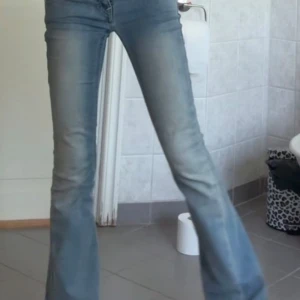 True Religion Joey Low Rise Flare Jeans - Bra skick! Pris kan diskuteras 💞