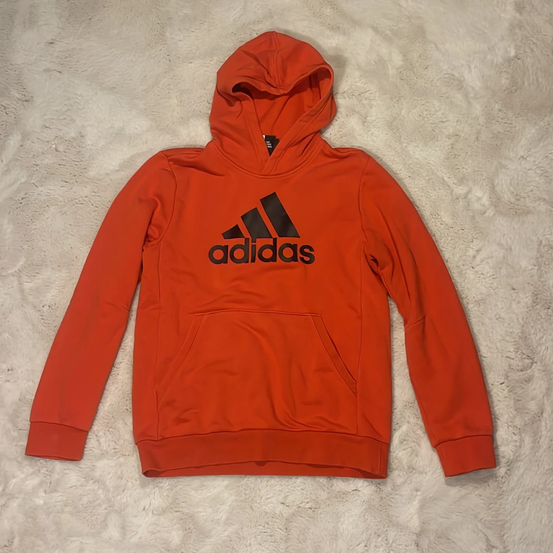 Orange hoodie från Adidas