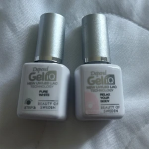 Depend Gel iQ UV/LED nagellack duo - Två Depend Gel iQ nagellack för UV/LED-lampa. En i färgen Pure White och en i Relax Your Body. Helt oanvända då min kille köpte fel (skulle vara vanligt nagellack) 2 för 120kr 1 för 80kr