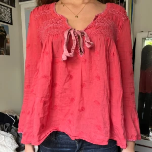Rosa blus med knyt från Odd Molly - Supersöt rosa blus från Odd Molly i jätte bra skick💕