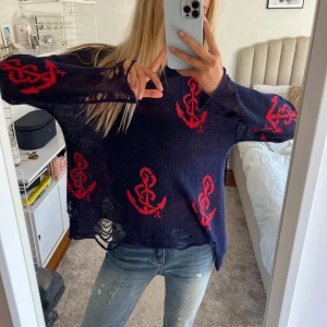 Stickad tröja - Stickad tröja, köpt på en vintage butik i milano för 800 kr. Storlek xs men passar S!💓