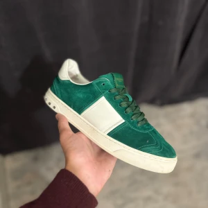 Valentino flycrew skor - Size: 41 Insole: 27,3cm good Condition! Color: Green Comes with: Box | two dustbags