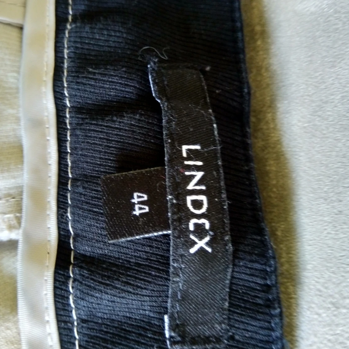 Beiga kostymbyxor från Lindex med bälte - 3