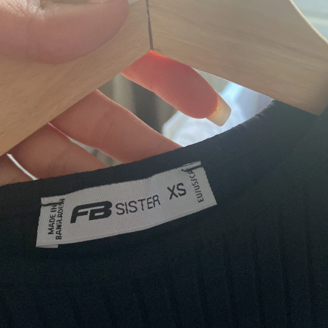 Svart ribbad topp med knyt från FB Sister - 2