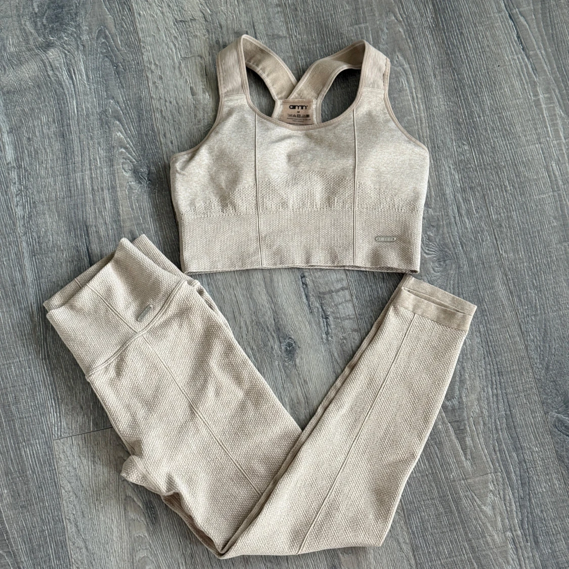 Beige sett från aim’n