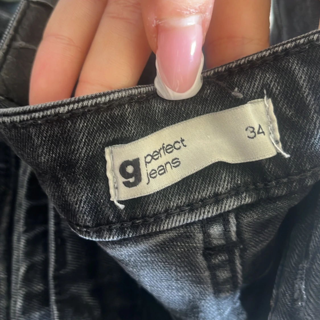 Svarta bootcut jeans från Gina Tricot - 2