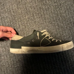 Philippe Model - Säljer nu mina använda philippe model, dom är slitna men kan fortfarande användas . Fler bilder kan fås ifall de skulle vara så! Og följer med därav priset 